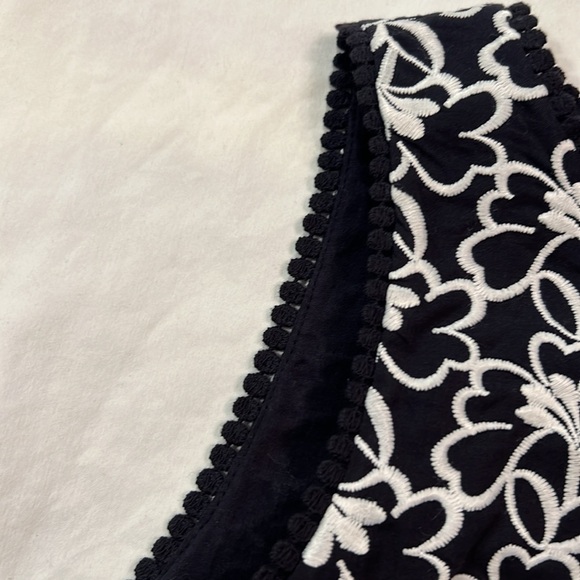 Ann Taylor size 4 sleeveless 100% cotton black with white embroidery  mini dress - Picture 6 of 9